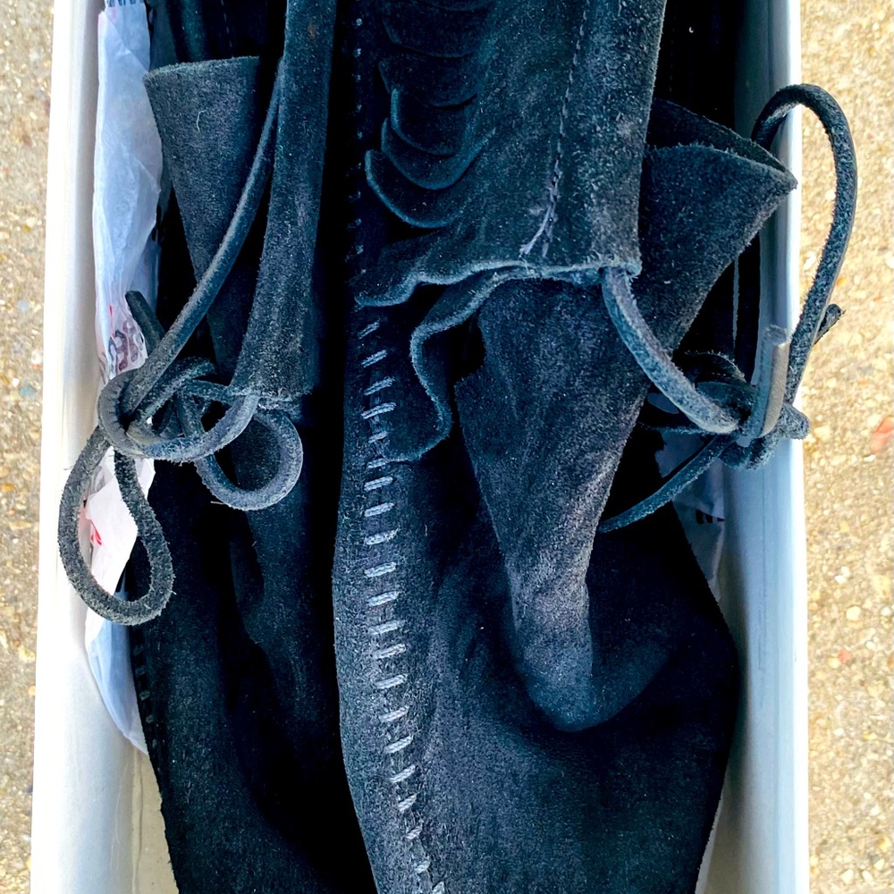 Minnetonka Classic Fringe Softsole Boots